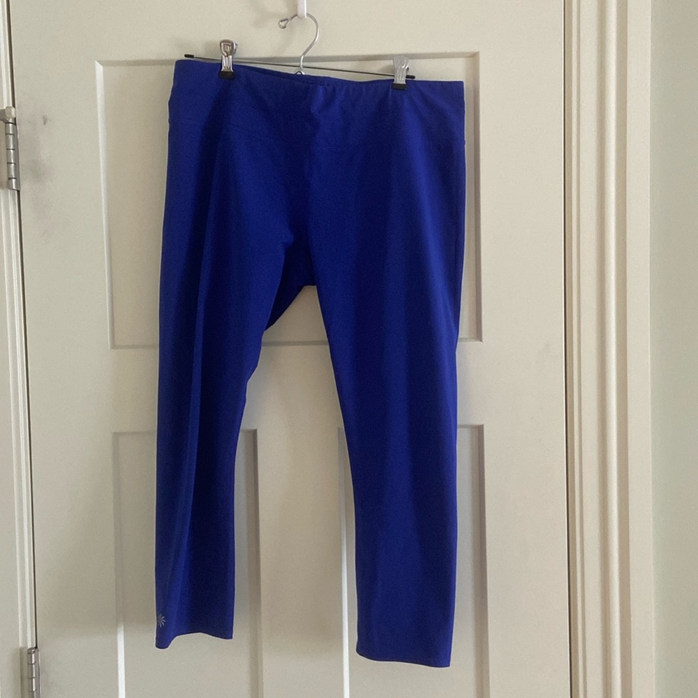 Athleta - compression leggings. Excellent pre-owned condition.